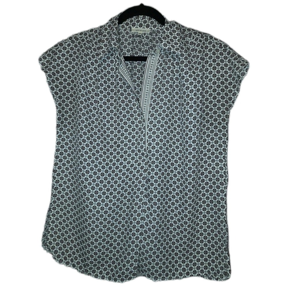 Max Studio Women's Medium Blouse Black White Pattern Split Neck Top Cap Sleeves